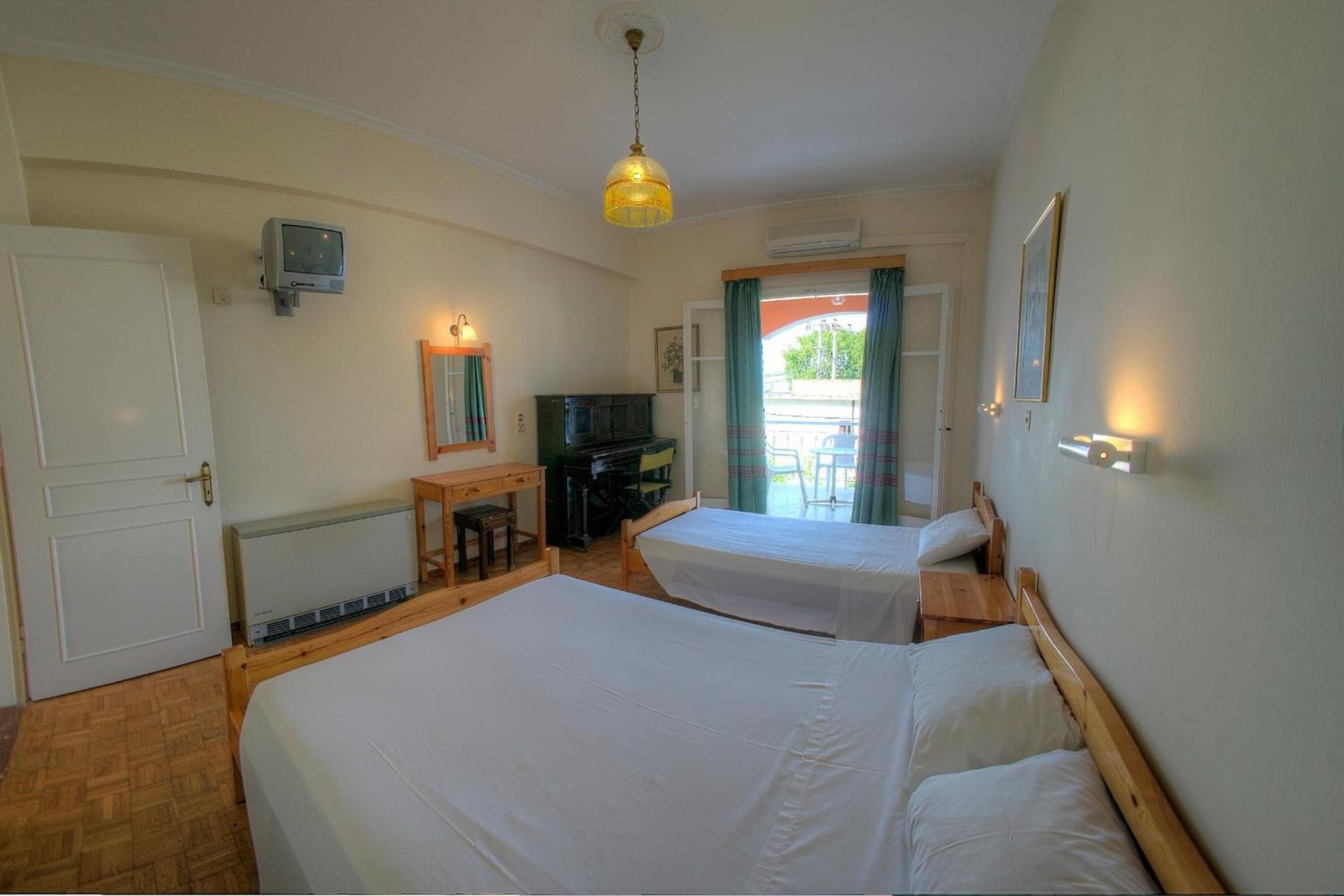 Hotel Benitses Arches Экстерьер фото