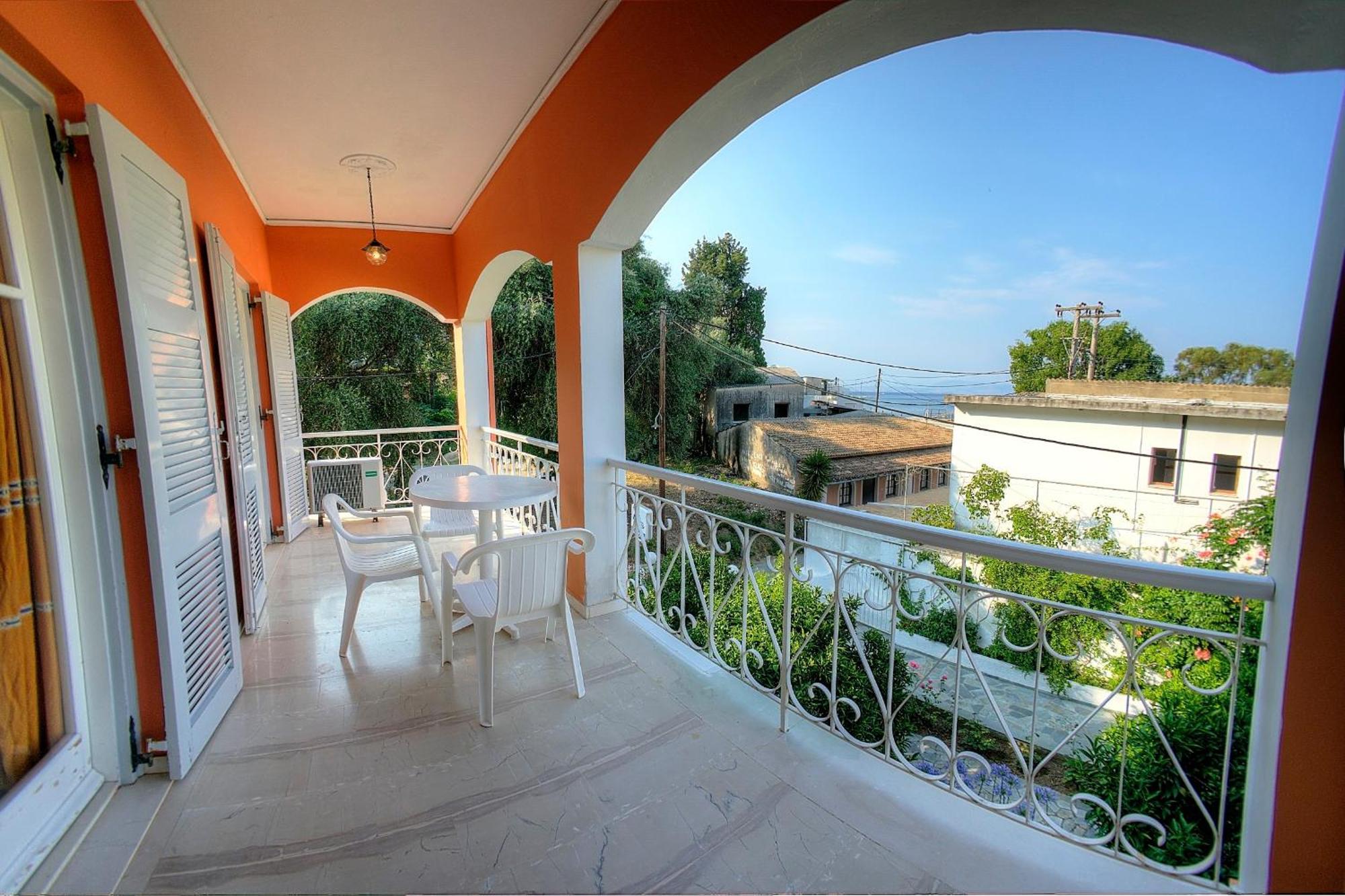 Hotel Benitses Arches Экстерьер фото
